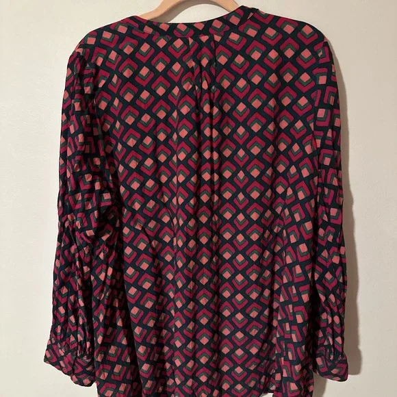 Terra & Sky Women's 1X Blouse Pink Geometric Design V-Neck Long Sleeve Button Up - Picture 5 of 11